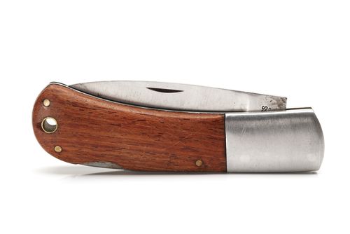 doctor saves choking woman with pocket knife